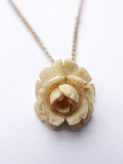 Vintage Dainty Flower Pendant Necklace 1/20 12K Gold Plated . length 16"