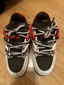 Sneakers,