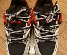 Sneakers,