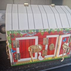 Latches barn toy
