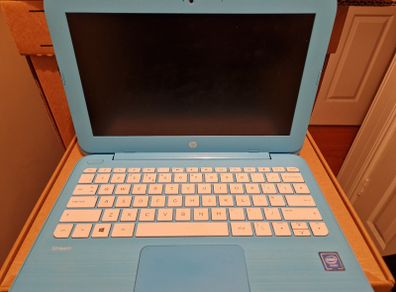 HP Stream, 32GB HDD, 2GB Ram, Windows 10, Blue, in excellent condition