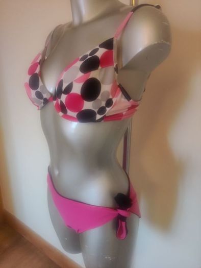Dunnes Stores 3 pieces bikini top and 2 bottoms size UK16/18 EU44/46 cup 38C EU85C Postage included