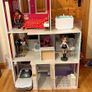 Rainbow high doll house and car Image 2