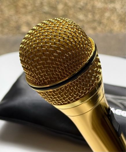 Peavey PVi 2 Gold Dynamic Vocal Microphone with Case & Clip