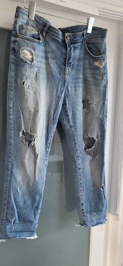 BERSHKA Boyfriend Ripped Jeans Sz 40 (Fit 14-16UK)