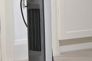 2000 W tower heater has 3 modes with oscillation