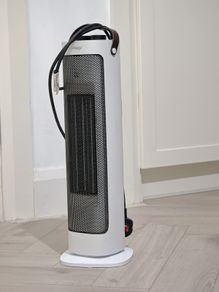 2000 W tower heater has 3 modes with oscillation