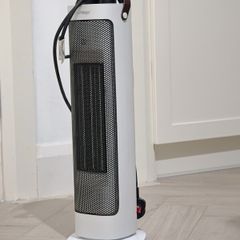 2000 W tower heater has 3 modes with oscillation