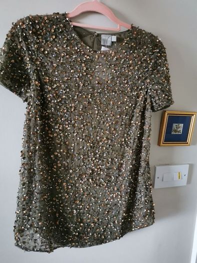 BNWT ASOS DESIGN Maternity T-shirt with Sequin Embellishment