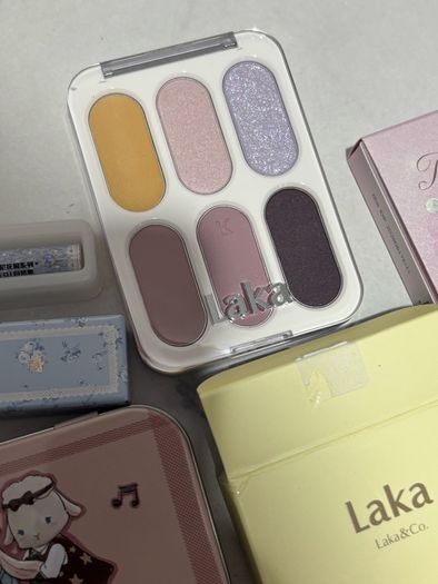 Mixed viral Korean makeup including flower knows