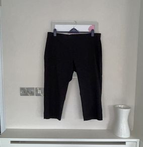 Brand New Ladies Black Cropped Trousers from Dunnes Stores