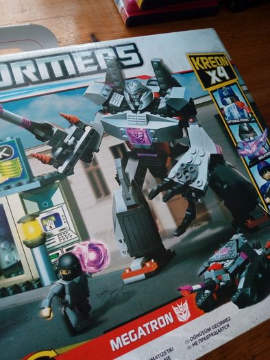 Transformers KRE-O Optimus Prime v Megatron