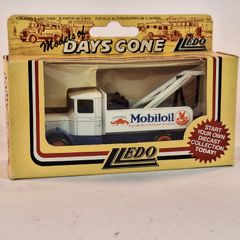 LLedo Diecast Model of Days Gone Gargoyle Mobileoil Truck - 38413