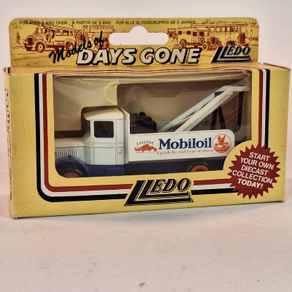 LLedo Diecast Model of Days Gone Gargoyle Mobileoil Truck - 38413
