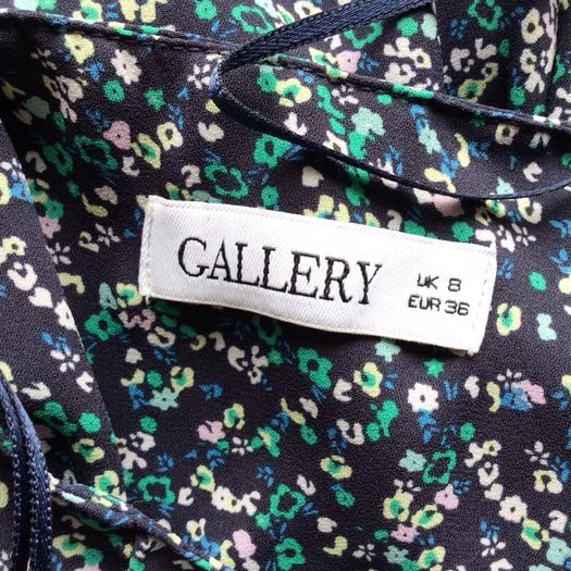 Ladies Gallery Navy blue floral print blouse top size 8 includes postage