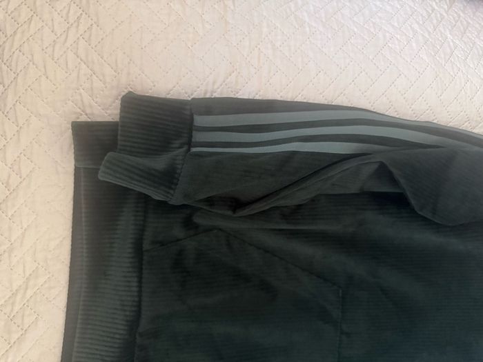 Brand new Adidas women's black velour hoodie jumper size UK14 EU42 Postage included