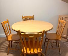 Extendable Dining Table & 4 Matching Chairs