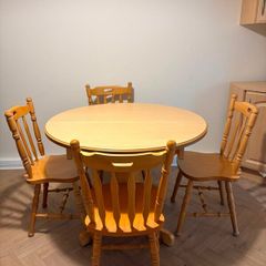Extendable Dining Table & 4 Matching Chairs