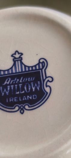 Arklow WILLOW IRELAND Blue and White inc Willow pattern 2 cup and saucers with milk jug set in saucer olso open suger bowl set in saucer 8 pices set 60.00 euro.