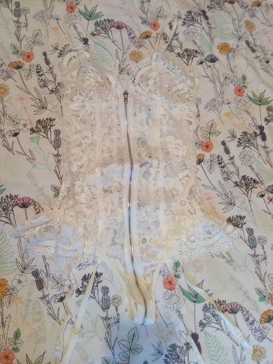 Ann Summers TAYLOR - White Lace Bodysuit + hold up stockings