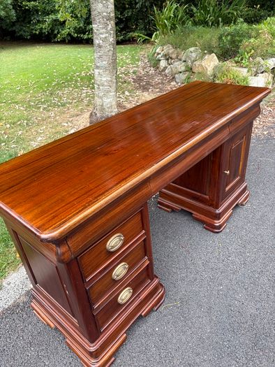Dressing table