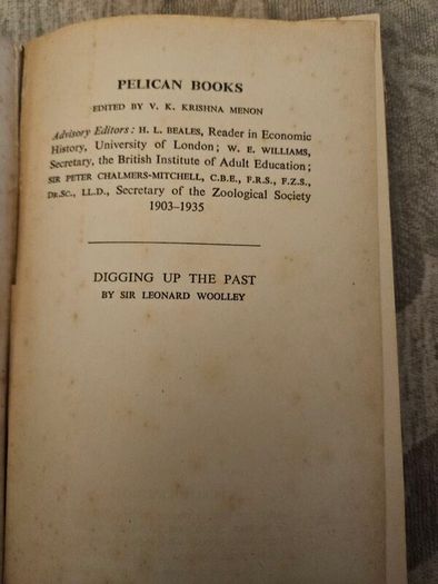 Digging Up The Past. By Sir Leonard Woolley. 32 Illustrations.  Paperback In Good Condition.  See Photos For Same.