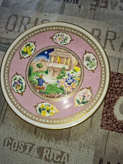 2 Beautiful Romeo and Juliet and the Twelfth Night Shakespeare Flower Plates Caverswall England, no chips or cracks, Postal Available or Collection