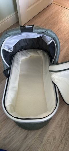 Uppababy vista stroller &carrycot price negotiable