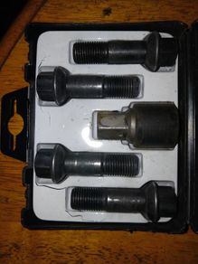 merch locknuts with key