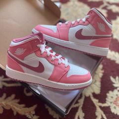 Jordan 1 Mid Coral Chalk