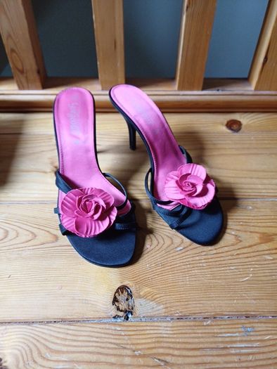 Size 5 Black and Pink Sandals
