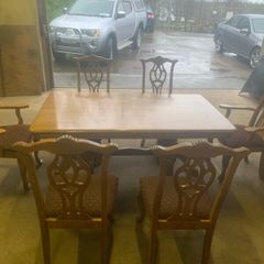 Oak dining table & 6 chairs