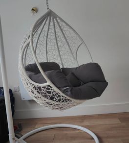 egg chair