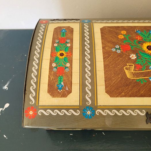 Vintage 50s xl sweet tin