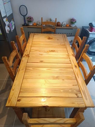 Table with 6 chairs