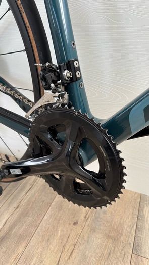 Giant defy advanced 2 carbon road bike