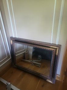 Large mirror with antique effect detail. Excellent condition