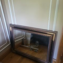 Large mirror with antique effect detail. Excellent condition