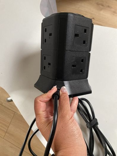 Power tower extension lead with 8 plugs, 3 USB-B and 1 USB-C socket