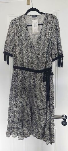 Beautiful Animal Print Dress, Danhen, Size 42, Brand new