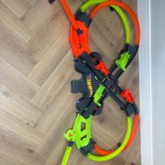 Hot Wheels Colossal Motorized Track