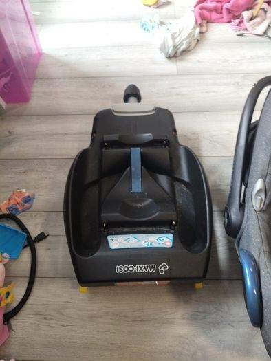 MaxiCosi CabrioFix Car Seat with Isofix Base