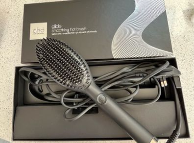 GHD glide smoothing hot brush