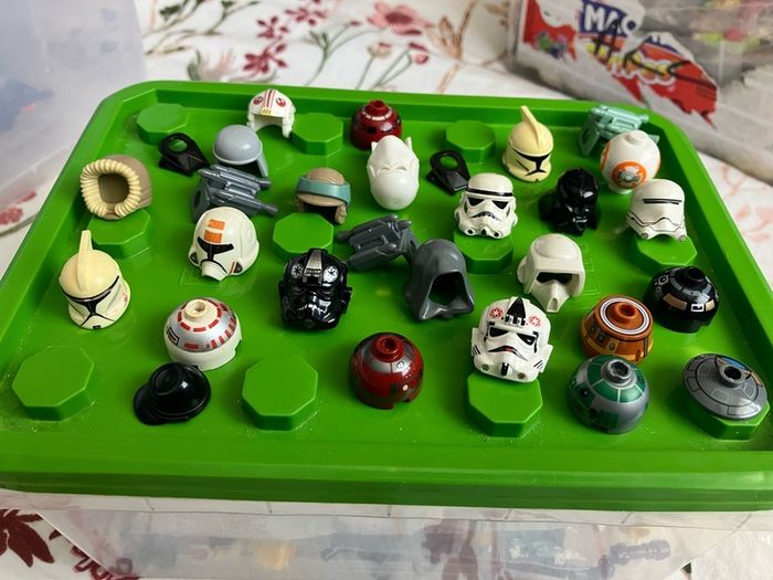 lego Star Wars minifigure helmets etc