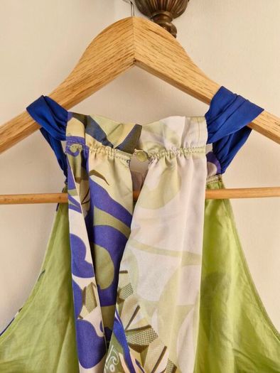 Halterneck dress (Size M)