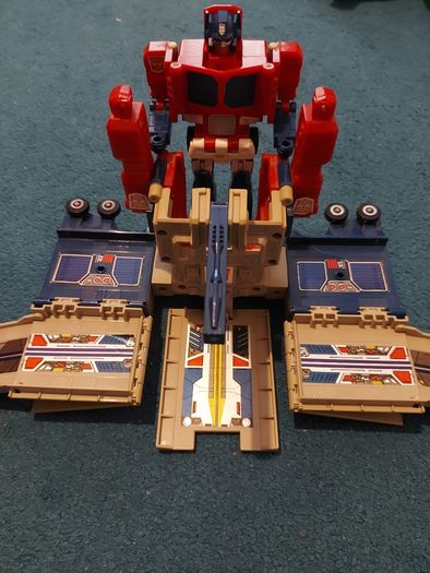 Transformer G1 toy / optimus prime