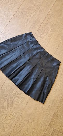 Stradivarius Faux Leather Pleated Skirt - M