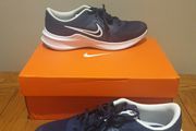 New Nike trainers size 5uk