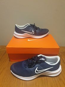 New Nike trainers size 5uk