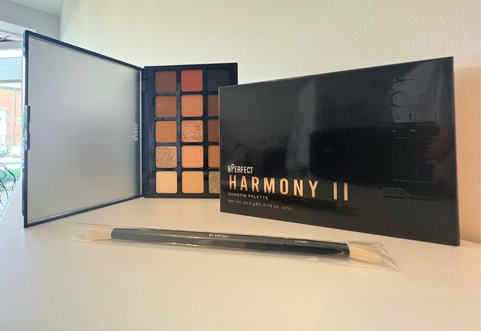 BPerfect Eyeshadow Harmony pallet with brush